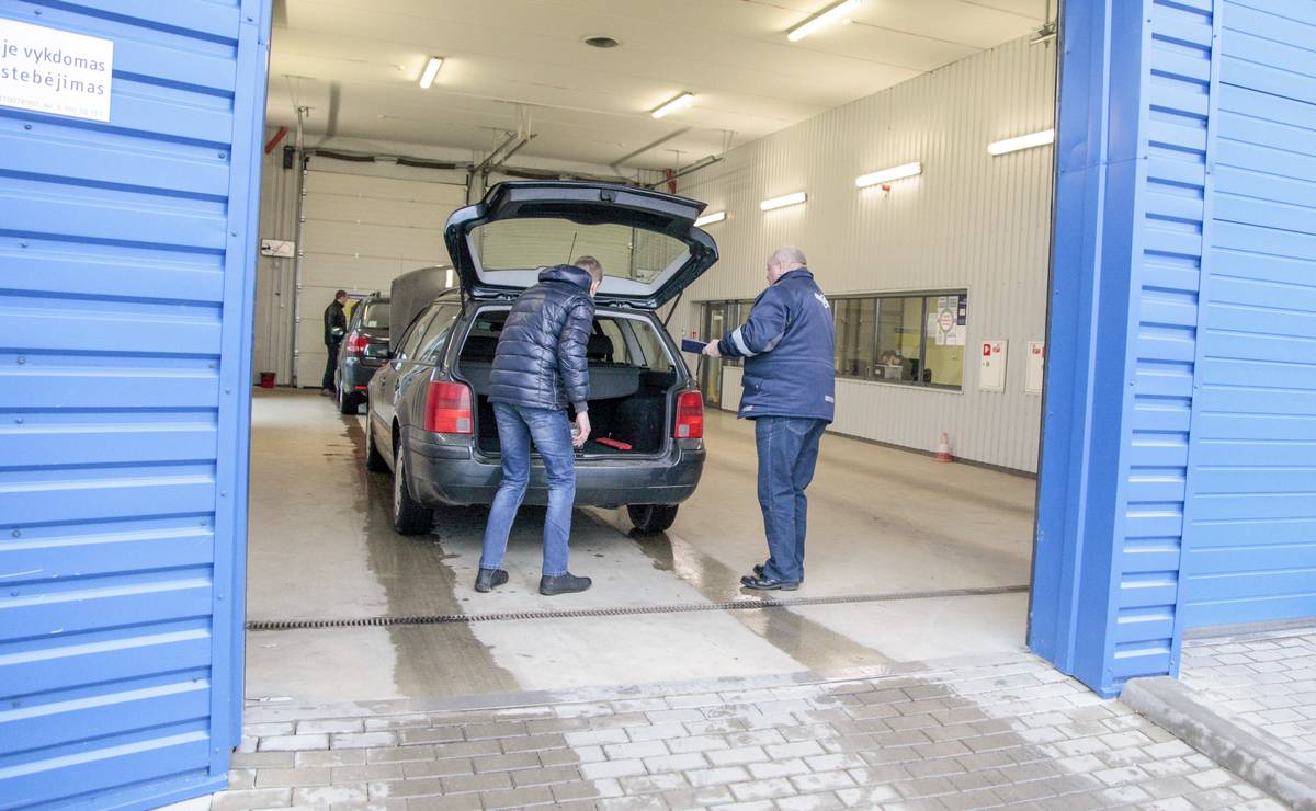 „Regitros“ teigimu, darbuotojas neturi galimybės piktnaudžiauti, kadangi yra vadovaujamasi LR motorinių transporto priemonių registracijos mokesčio įstatymu.