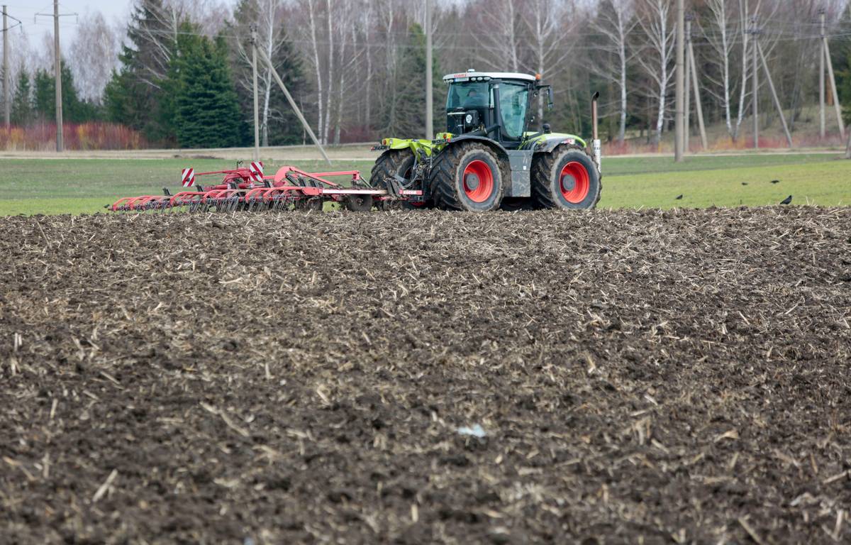 Šiemet žemės darbai prasidėjo dviem savaitėmis anksčiau.