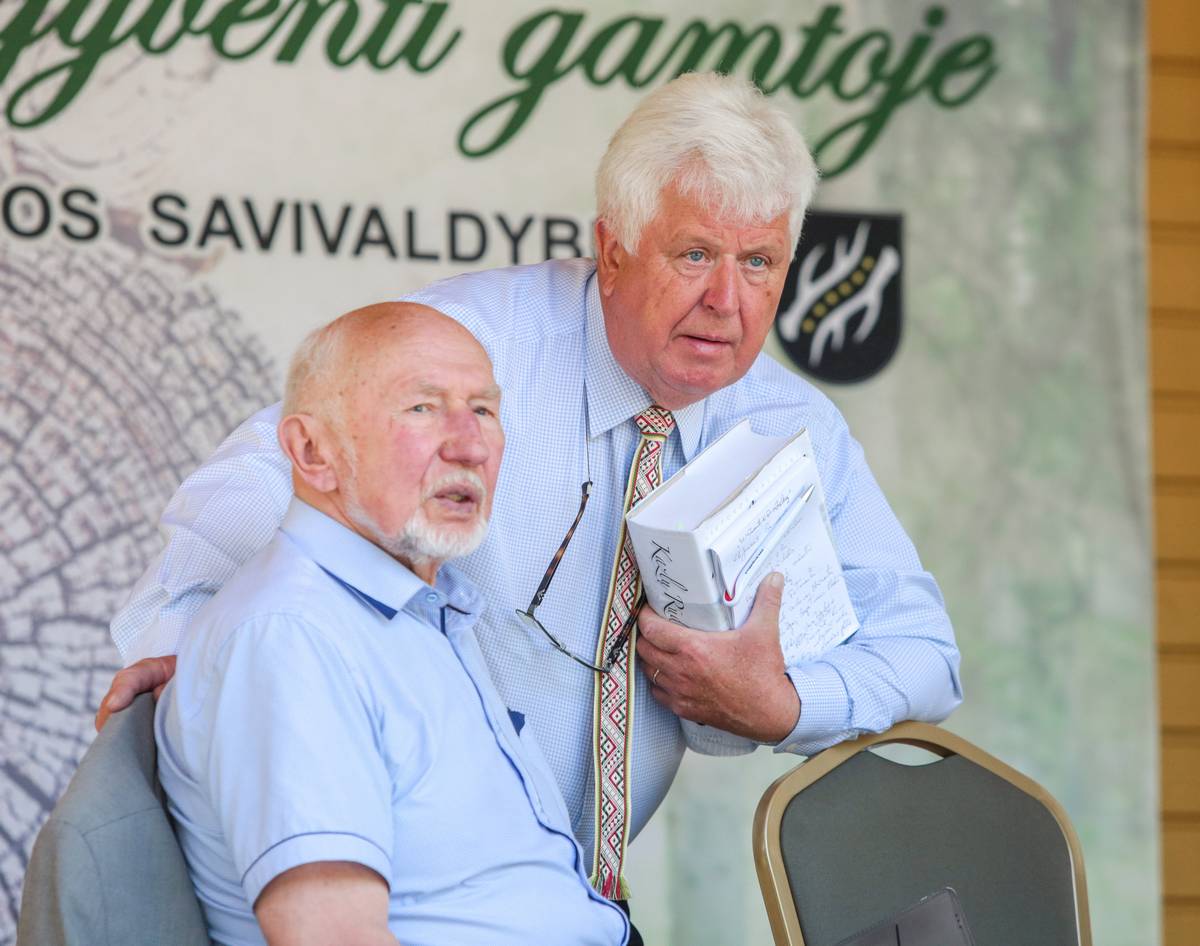 Profesorius Libertas Klimka ir gamtininkas Selemonas Paltanavičius.