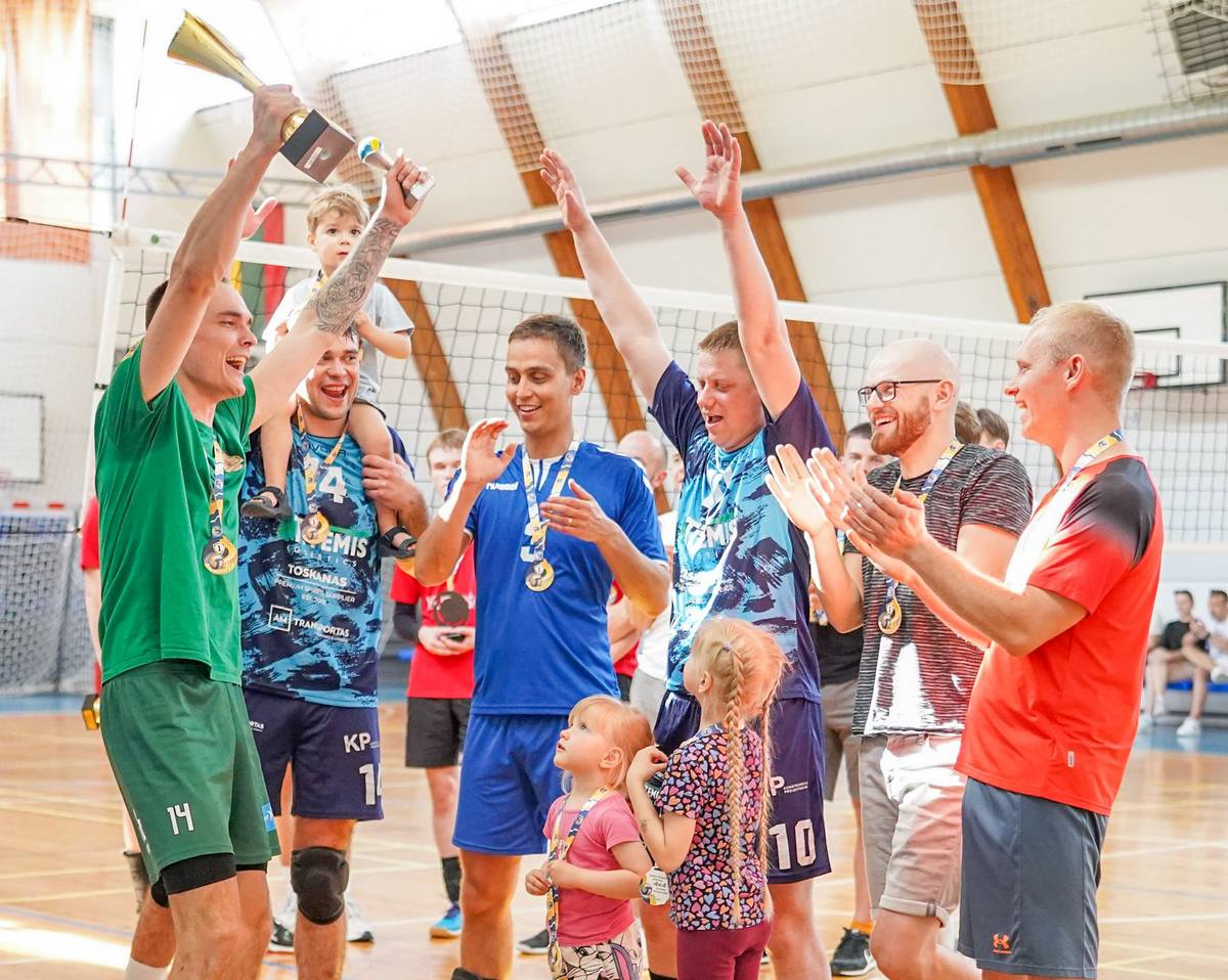 Pergale džiaugiasi „Majamio“ tinklininkai.