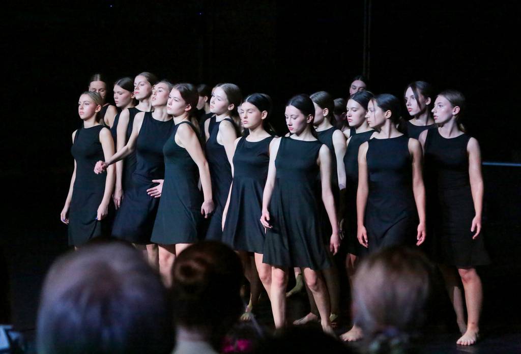 Spektaklio „Ne(Pakankama)“ akimirkos.