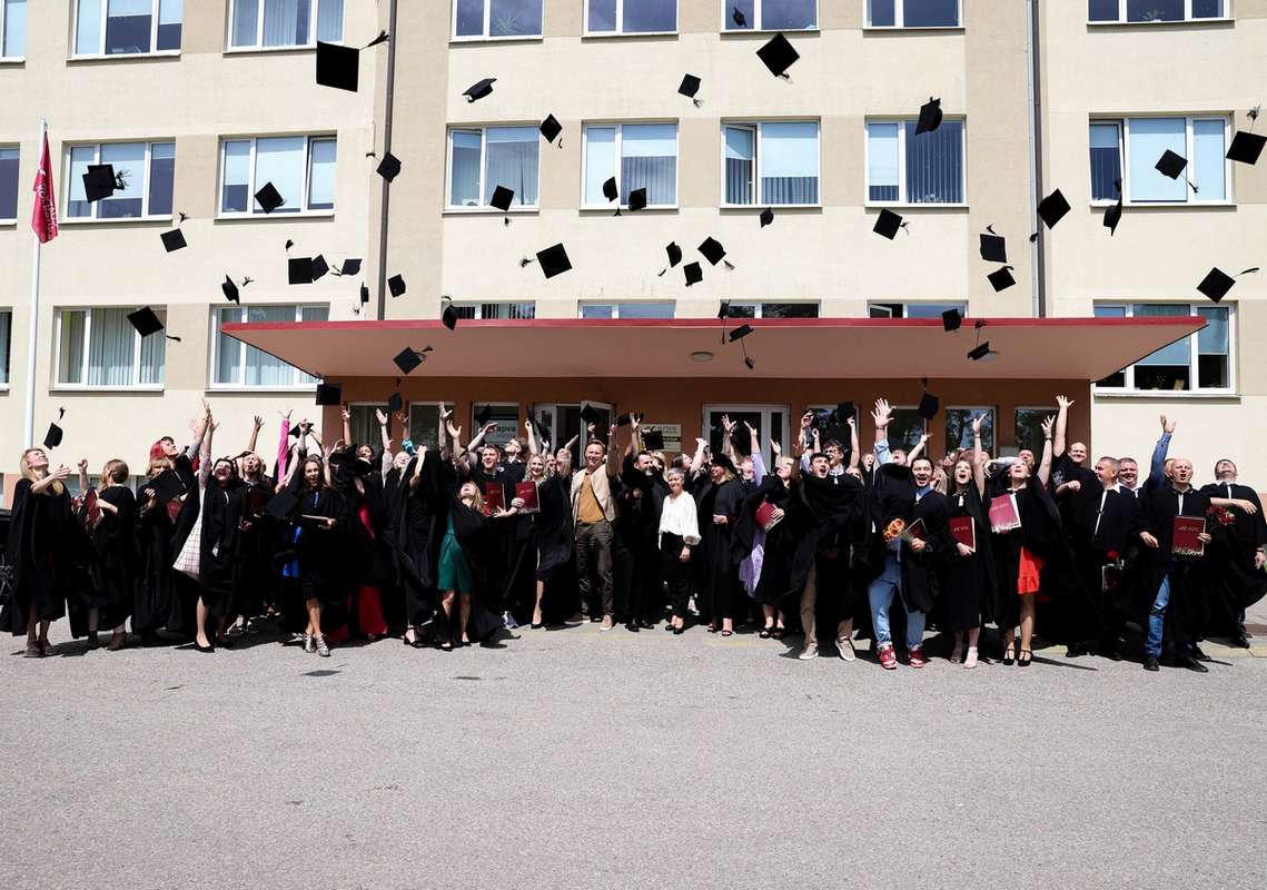 21-oji absolventų laida.