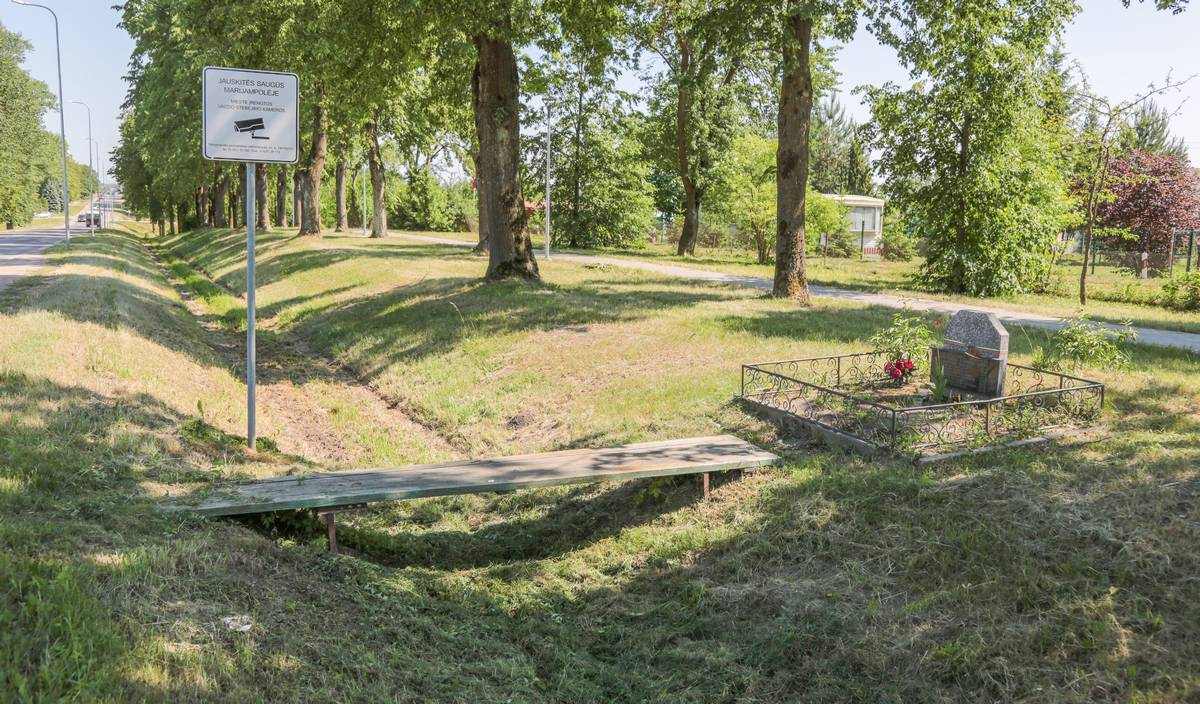 Žuvusių Lietuvos karių atminimo vieta (birželio 11-osios nuotrauka).