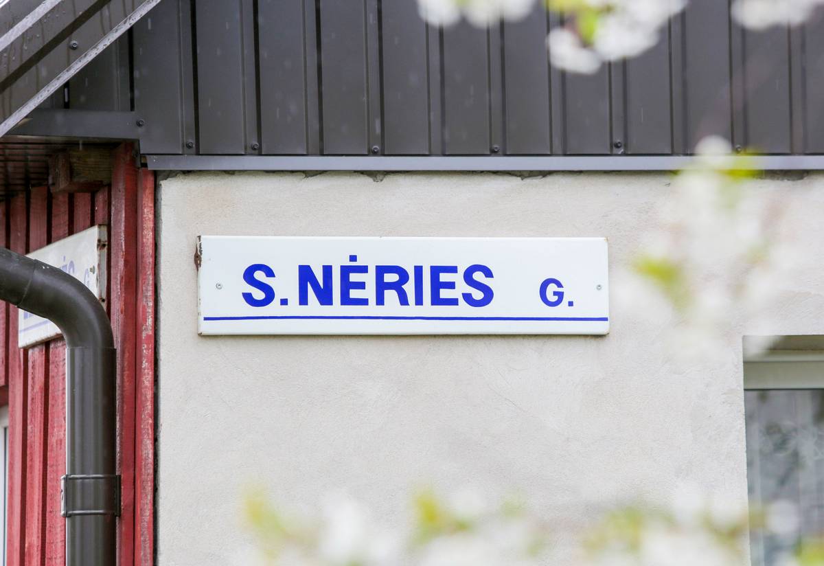 S. Nėries gatvės pavadinimo leista nekeisti, atsižvelgus į tai, kad poetė yra mūsų krašto dukra.