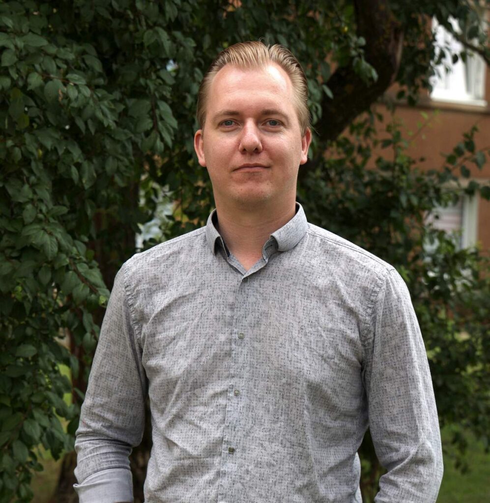 Vytautas Rimkus rekomenduoja namuose kavą malti rankiniu malūnėliu.
