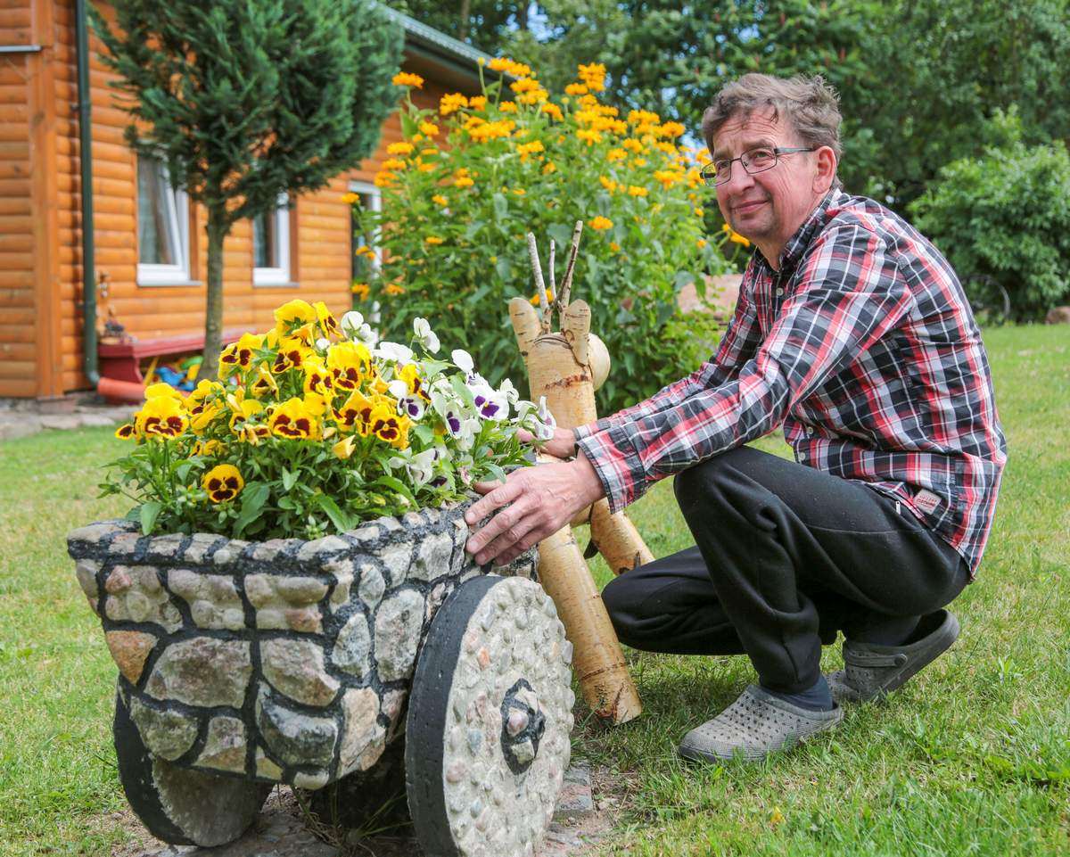  Valdo Petrausko iš akmenų sukurti vazonai – ir gražūs, ir funkcionalūs.