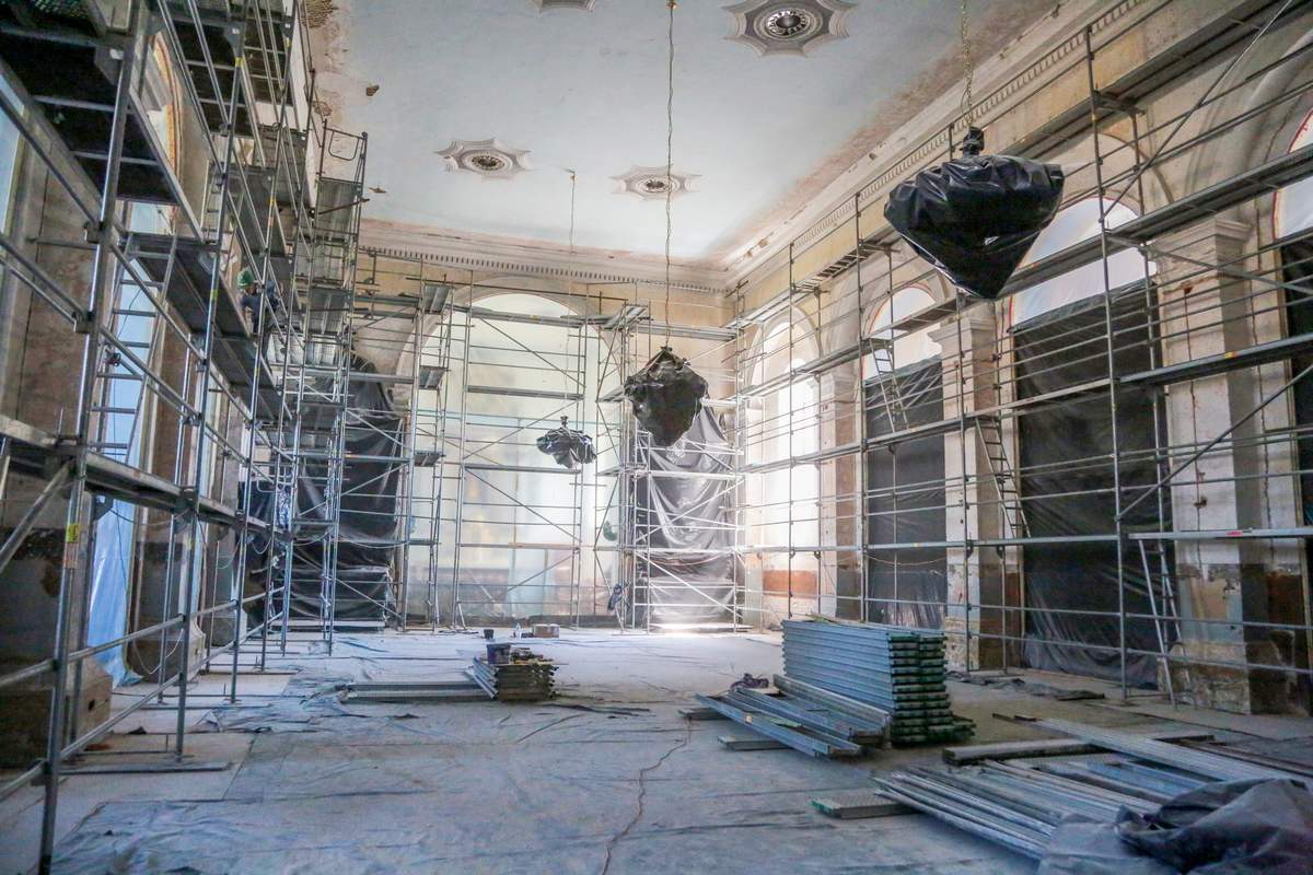 Remontuojama centrinė bažnyčios dalis.