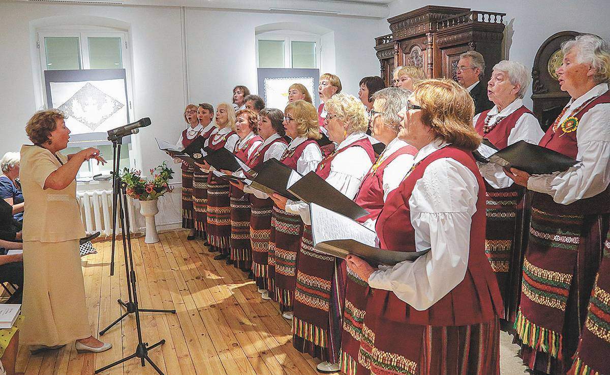 Marijampolės kultūros centro tremtinių choras „Godos“ sukūrė ypatingą atmosferą.