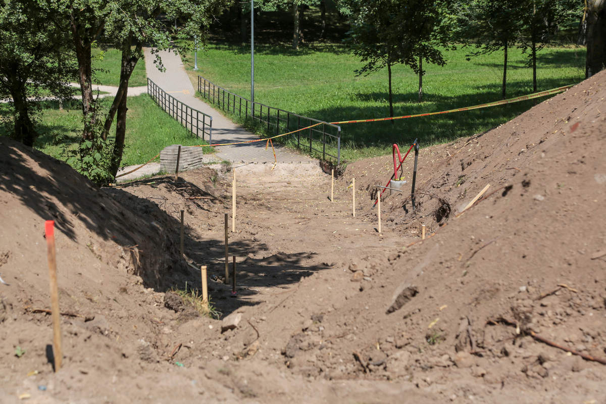 Į Pašešupio parką vietoj laiptų daromas takas.