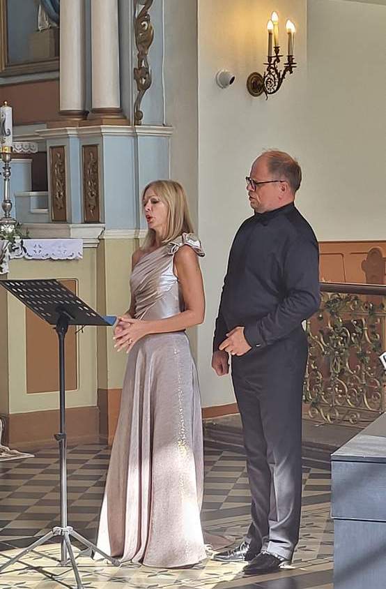 Bažnyčios skliautuose ypač jautriai skambėjo Kristinos Zmailaitės ir Edmundo Seiliaus atliekami kūriniai.