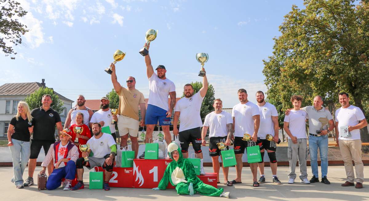 Pirmą kartą Kalvarijoje varžęsi galiūnai dosniai apdovanoti.