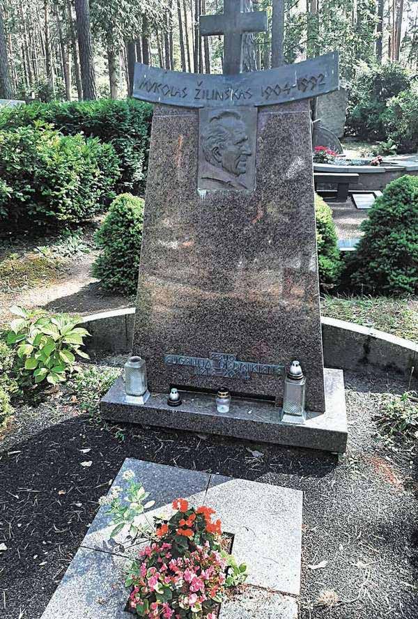 Mecenato kapas Kauno Petrašiūnų kapinėse.