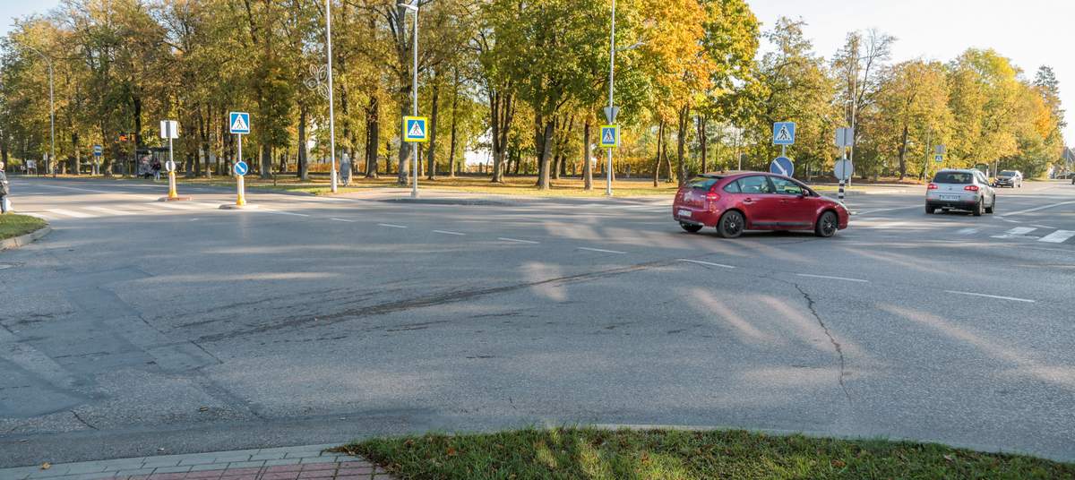 Aušros–P. Armino–Vytauto gatvių sankryžose vairuotojams apie šalutinį kelią signalizuos „Stop“ ženklai.
