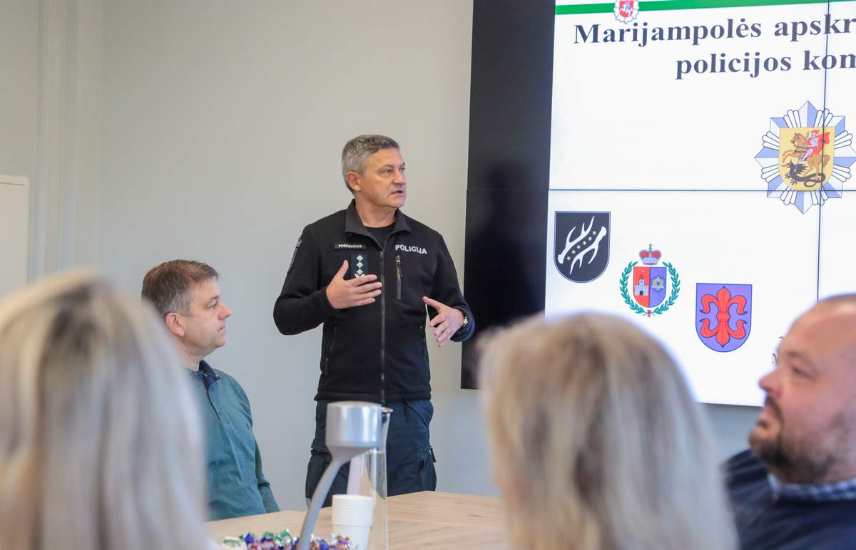 Harimantas Poškevičius Vadovo dienos dalyviams išsamiai pristatė komisariato struktūrą, veiklą ir aktualijas.