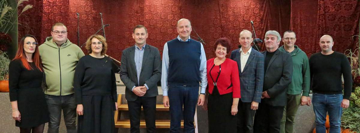 AB „Linas agro“ atstovė Laima Gruodienė, ūkininkai Laurynas Škarnulis, Lina Saladuonienė, Žemės ūkio ir melioracijos skyriaus vedėjas Darius Kuprelevičius, Žemės ūkio ministerijos kancleris Valdas Aleknavičius, ūkininkė Lina Kižienė, Kalvarijos vicemeras Antanas Burinskas, ūkininkai Drąsutis Dragūnevičius, Jonas Sadauskas, Rimantas Čiuplys.