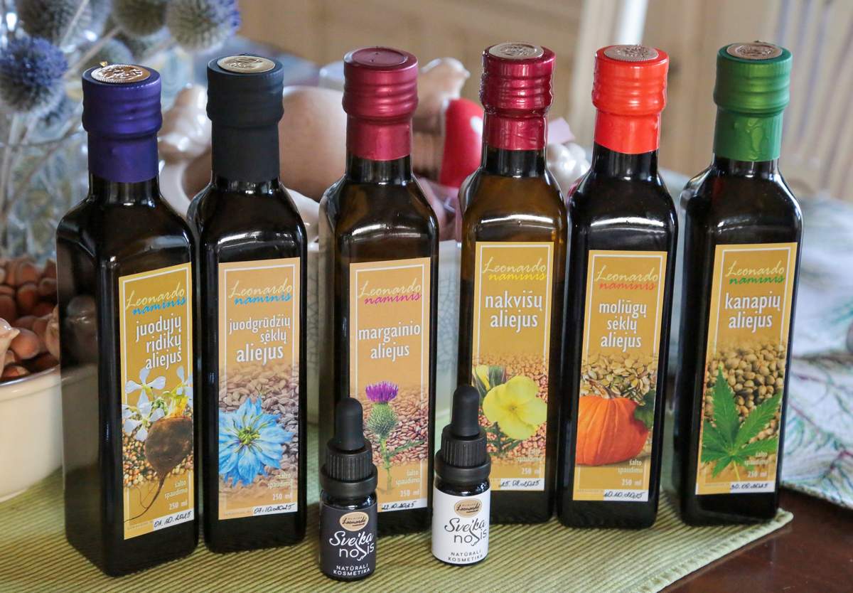 Šeimos ūkio „kolekcijoje“ – ne šešios, bet 26 rūšys skirtingų aliejų, ir tai ne pabaiga.