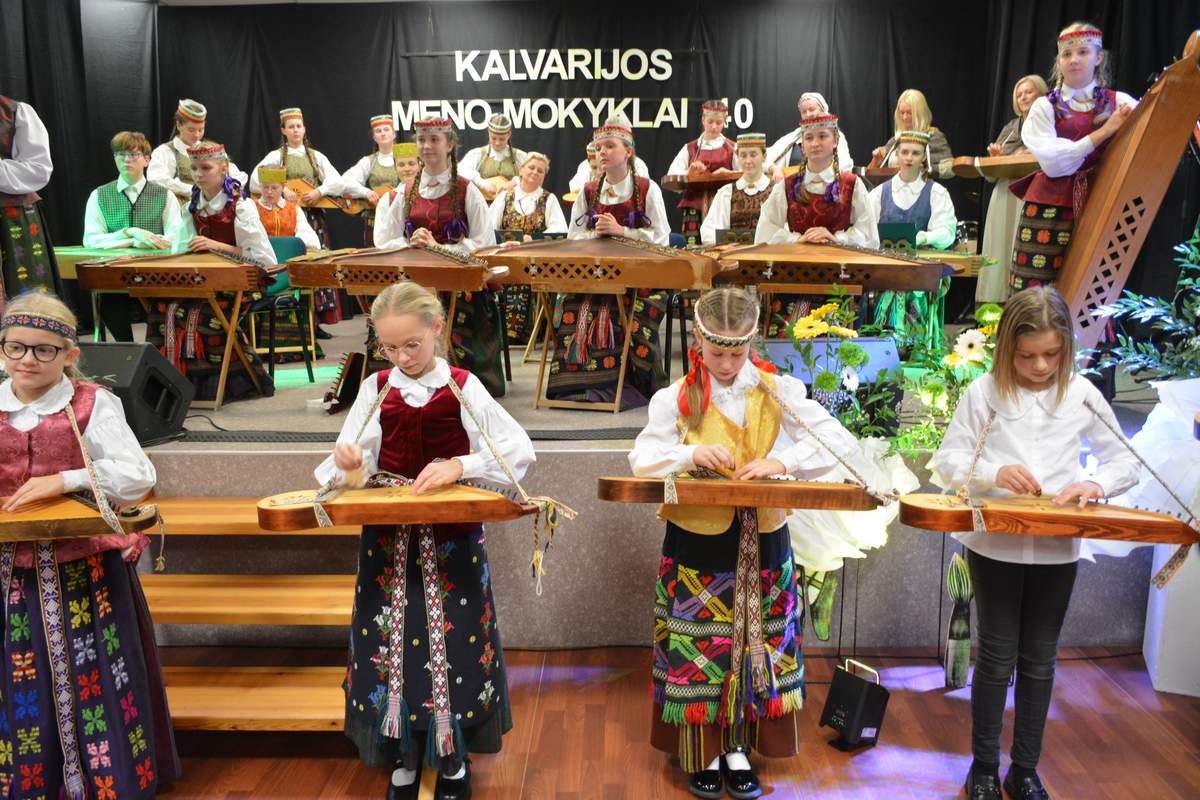 Darniai skambėjo kanklės.