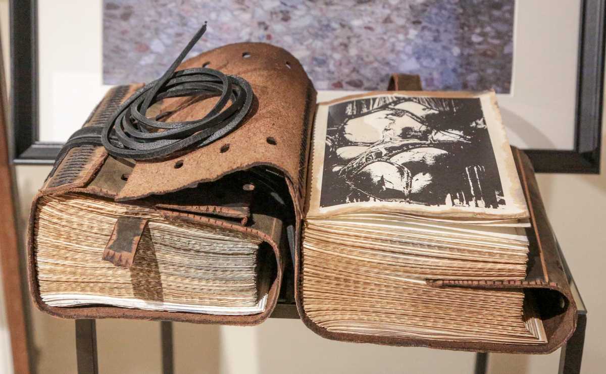  Pirmajai daliai „Lilimų knygos“ išleisti prireikė dviejų jaučių odos.