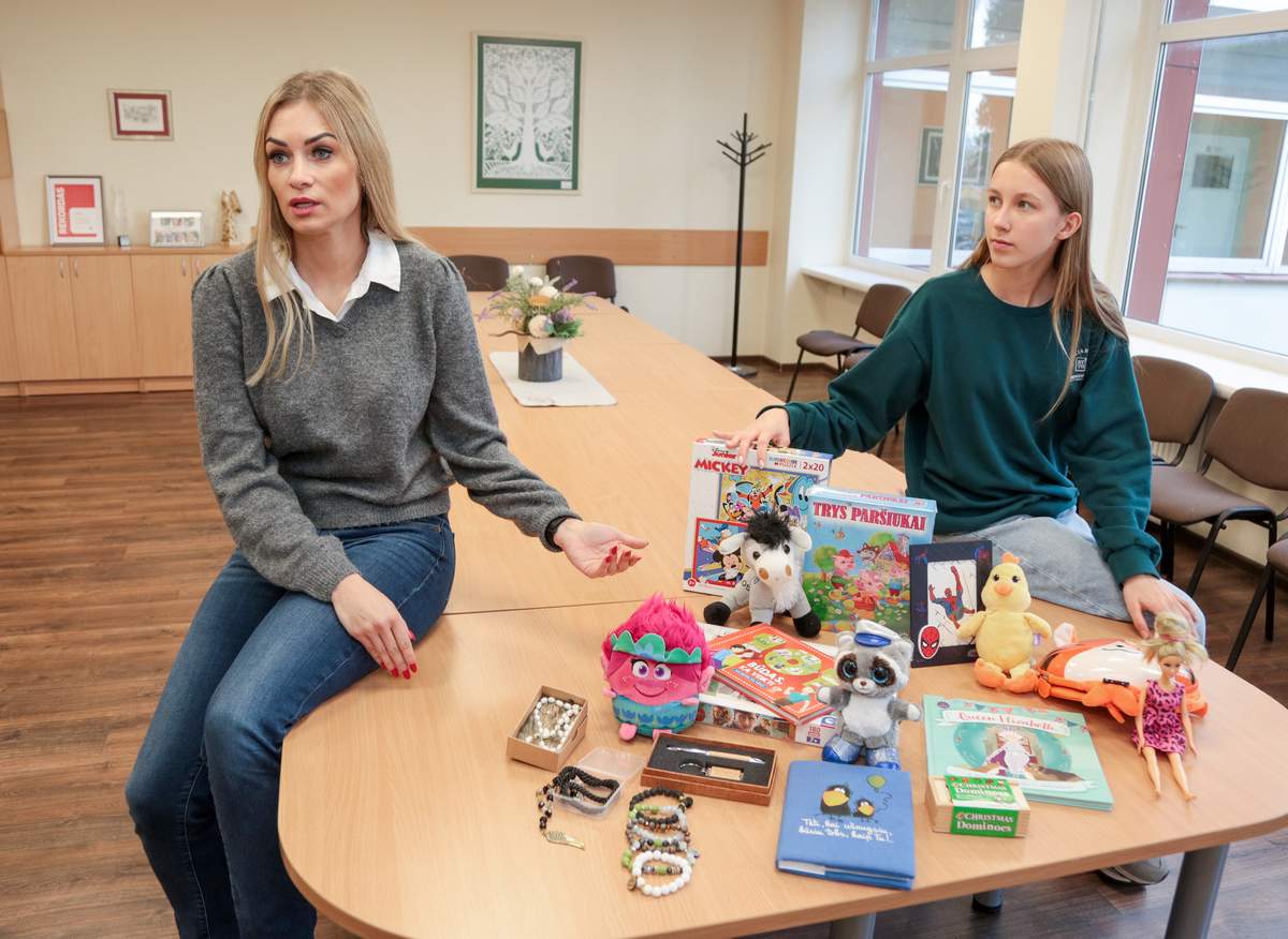 „Tai – tik dalelė „Ryto“ progimnazijos bendruomenės atneštų daiktų“, – pasakodamos apie iniciatyvą „Daiktų pasidalytuvės“ pastebi mokinių tarybos koordinatorė Kristina Litvaitienė ir mokyklos prezidentė Monika Morkūnaitė.