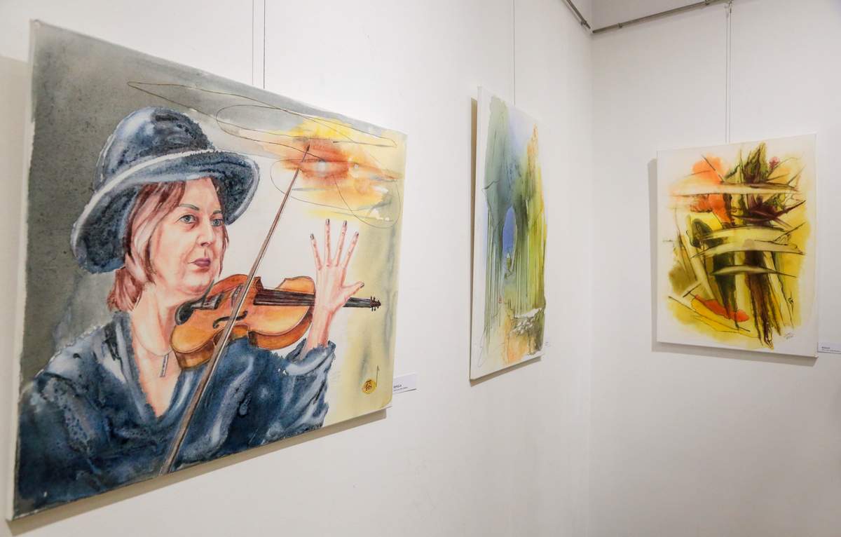 Ne vien gamtos vaizdai, bet ir kiti motyvai, neišskiriant portretų, paklūsta dailininkės teptukui...  