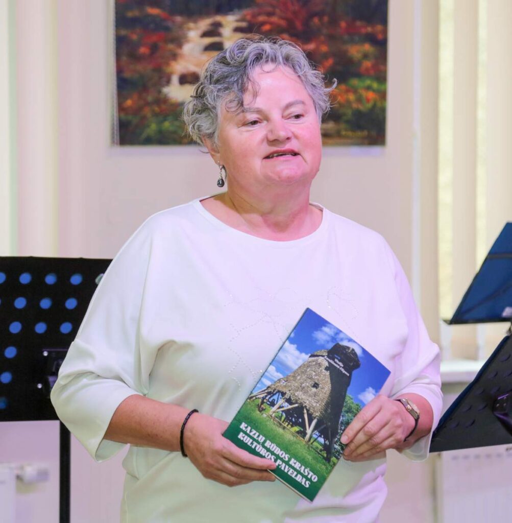 Virginija Samuolienė, knygos redaktorė, džiaugėsi ne tik knyga, bet ir tuo, kad yra žmonių, kuriems rūpi krašto kultūros istorija ir kurie tam negaili nei savo jėgų, nei finansų.