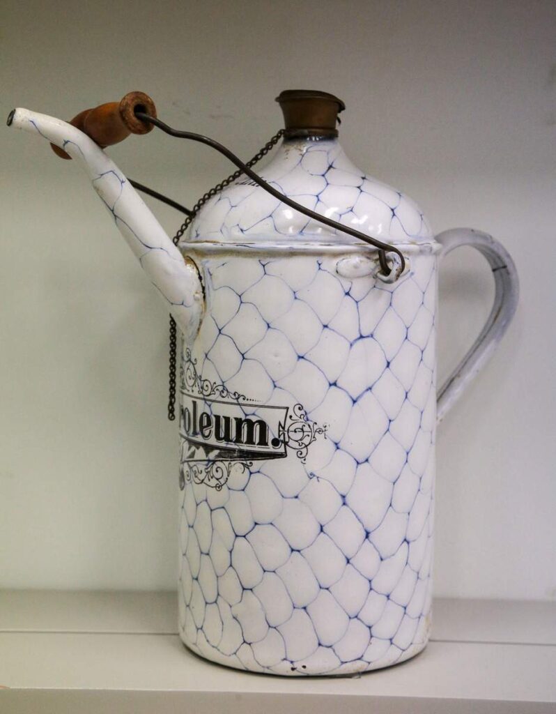 Senoviniai arbatinukai yra ir įvairių formų, ir įvairių spalvų.