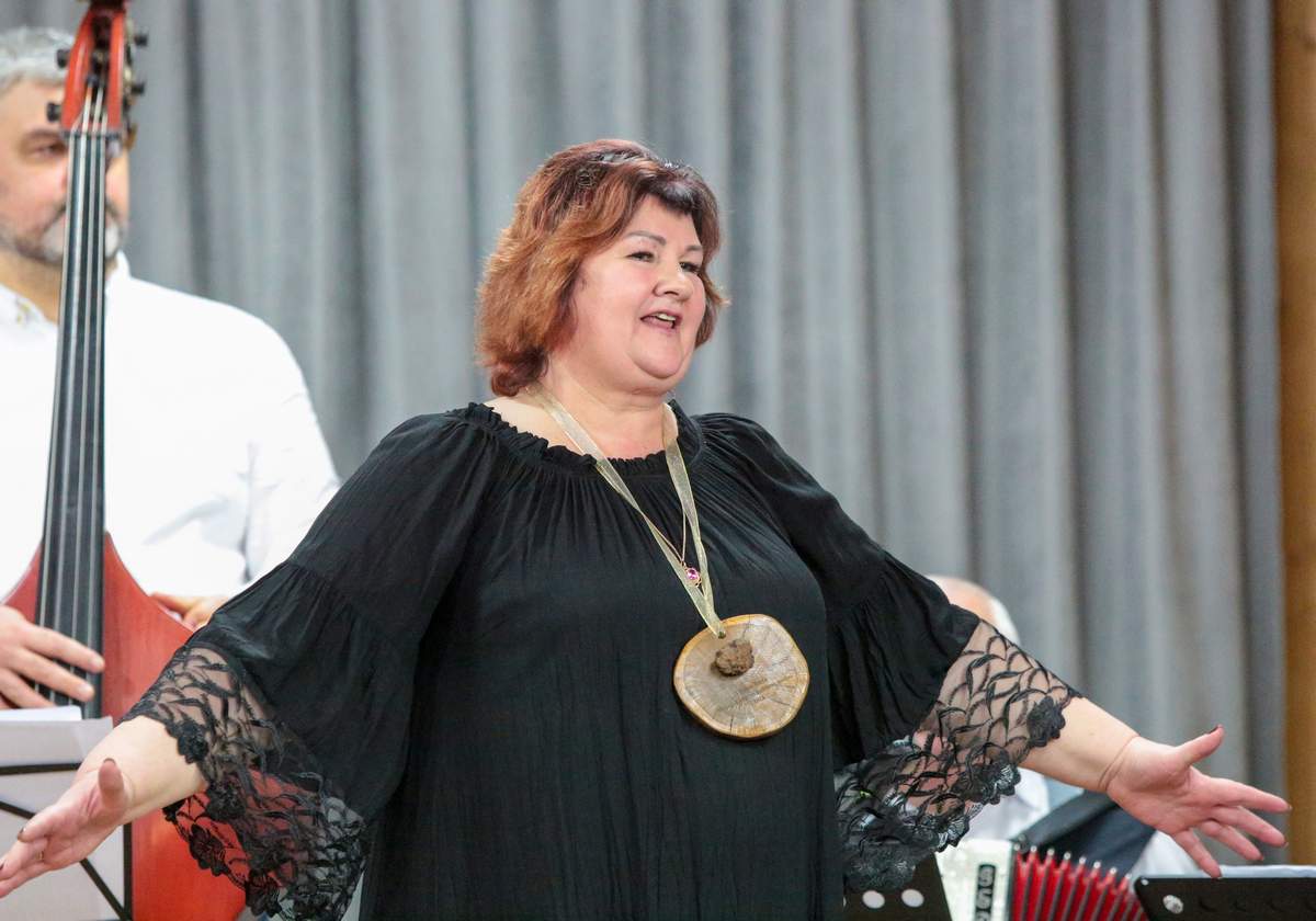 Višakio Rūdos bendruomenė, dėkodama pirmininkei Loretai Matusevičienei, įteikė jai ypatingą medalį.