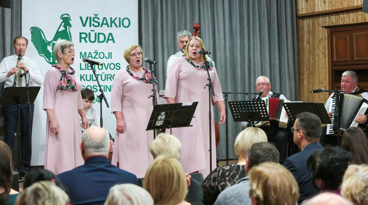 Kapela „Šaltinėlis“ pradeda baigiamąjį renginį.