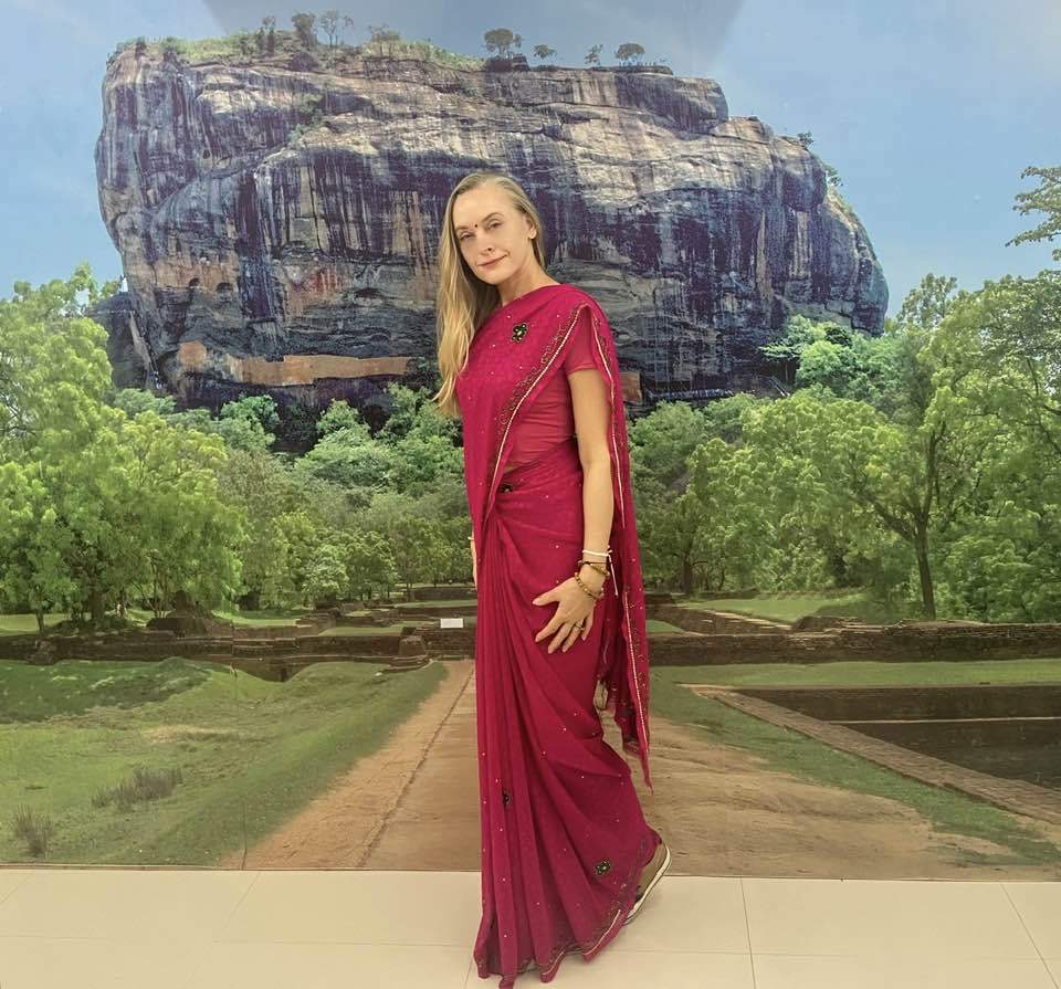 Linai teko pasimatuoti ir tautinį vietos gyventojų rūbą.