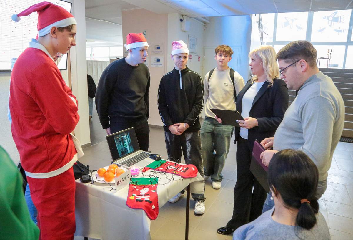 Moksleivių verslus vertino kviestinė komisija.