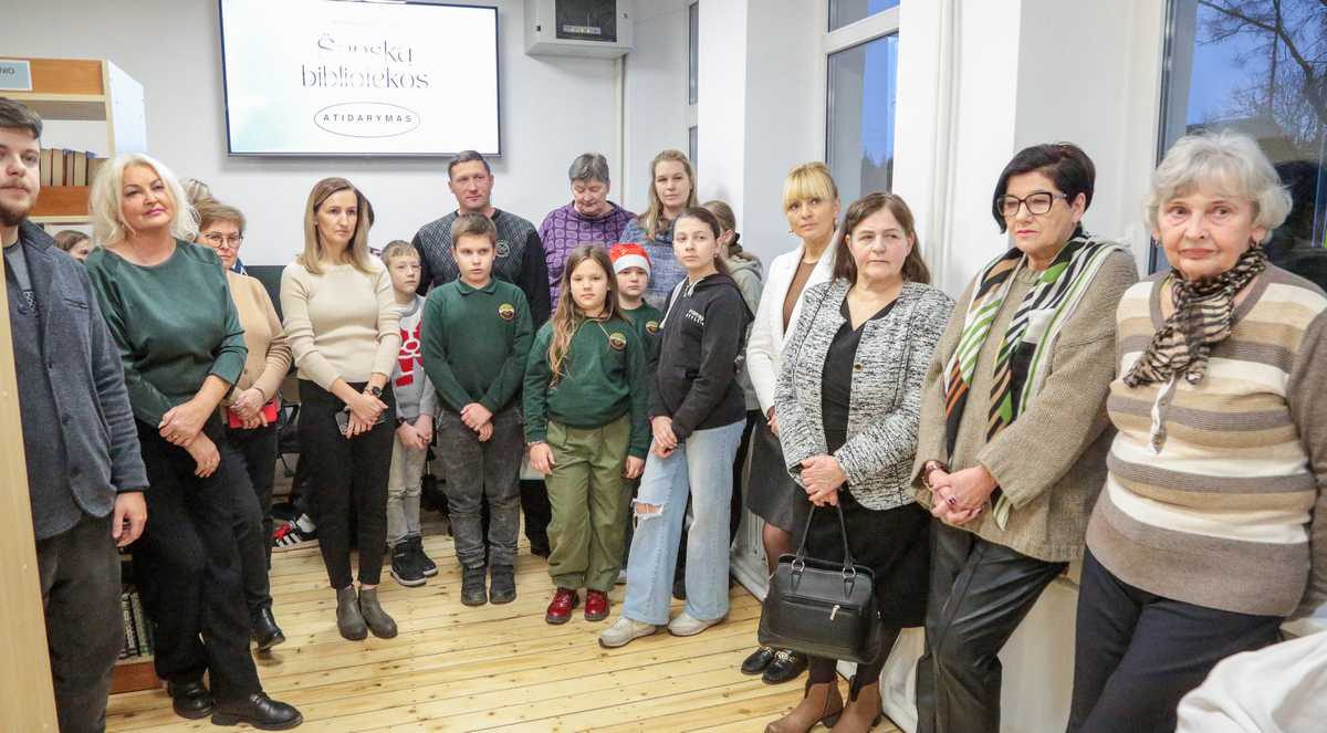 Bibliotekos atidaryme dalyvavo ir bendruomenės nariai, vietos gyventojai.