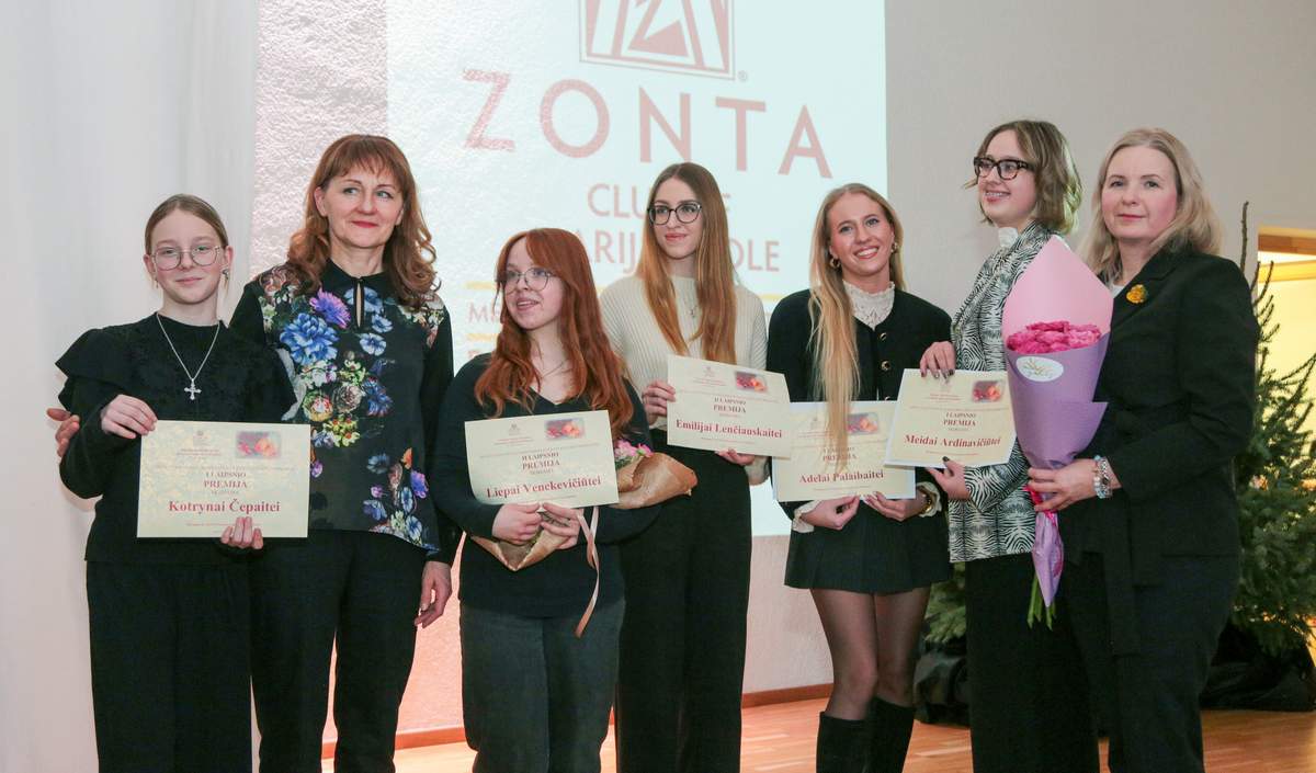 Kotryna Čepaitė, jos mokytoja Irina Šerpytienė, Liepa Venckevičiūtė, Emilija Lenčiauskaitė, Adela Palaibaitė, Meida Ardinavičiūtė ir jos mokytoja Zita Kisielienė.