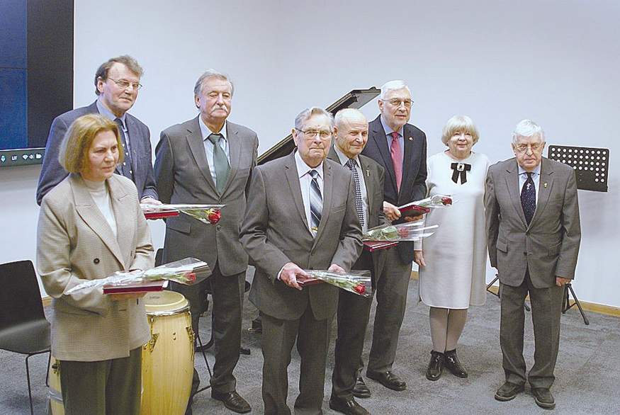  XXXV Lietuvos geologų sąjungos suvažiavime prof. Juozas Banionis (antras iš kairės) už nuopelnus mokslo istorijai, už unikalius lemtingų tautos istorijos įvykių tyrimus, glaudžius ryšius su geologijos mokslų bendruomene, už Ignoto Domeikos paveldo studijas ir jo vardo garsinimą buvo apdovanotas Ignoto Domeikos medaliu.