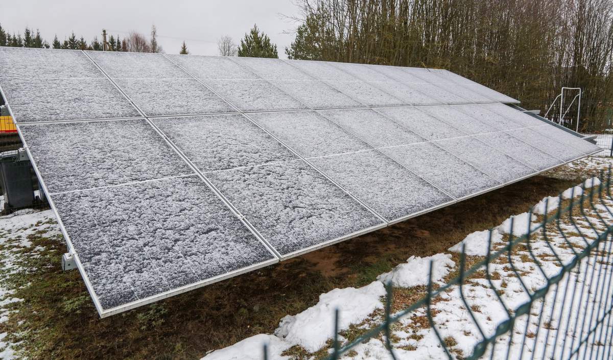 Iš projektinių lėšų įgyta saulės elektrinė pagamina daugiau elektros nei reikia.