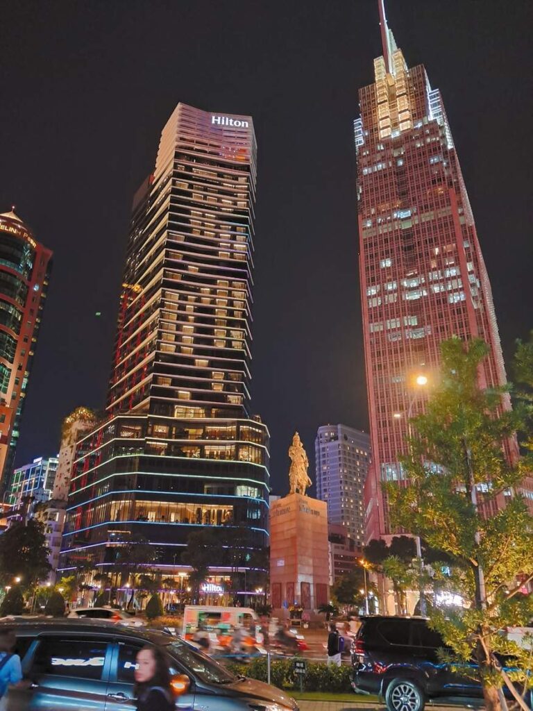 Hošimino dangoraižiai. 
