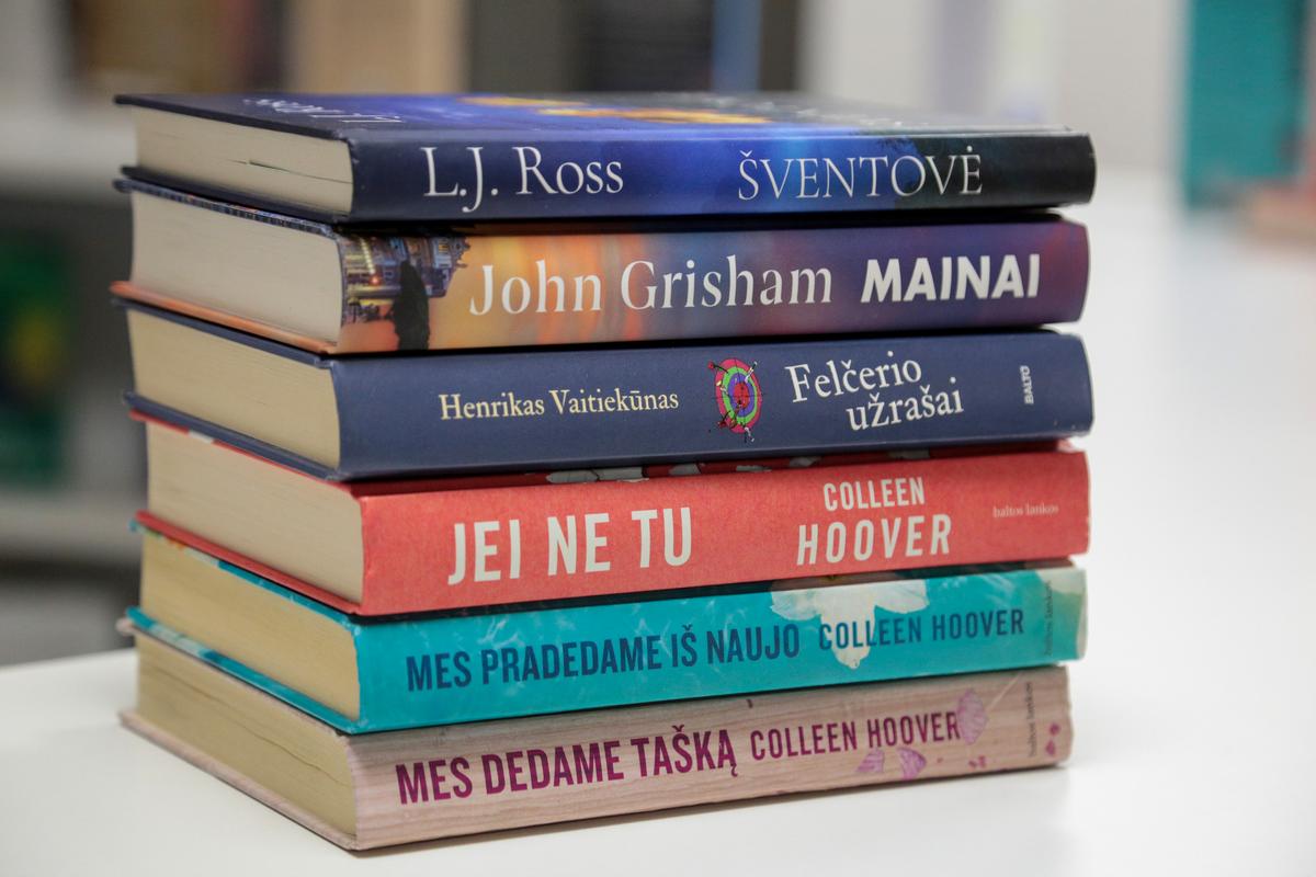 Tarp labiausiai skaitomų knygų išlieka meilės romanai ir detektyvai.