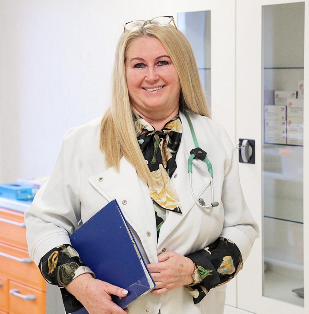 Vaikų ligų skyriaus vedėja Irma Kopcikienė sako, kad geriausia apsauga nuo gripo – skiepai. Gydytojai skiepijasi šia vakcina kasmet ir neapsikrečia. 