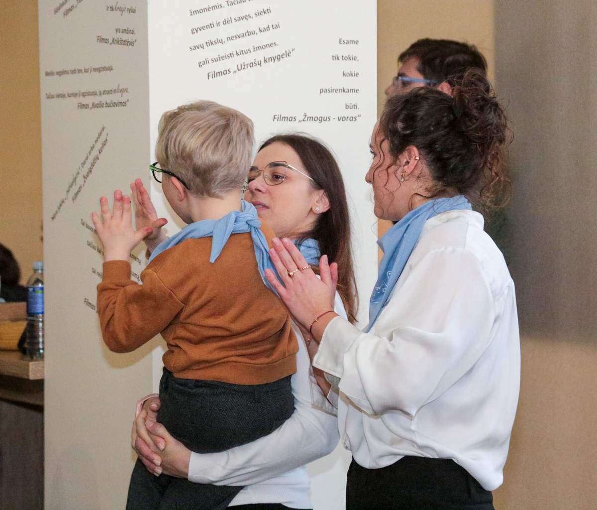 Renginyje dalyvavo daug vaikučių ir jų tėvelių, besirūpinančių, kad jų atžaloms gyvenime kiltų kuo mažiau bendravimo iššūkių.