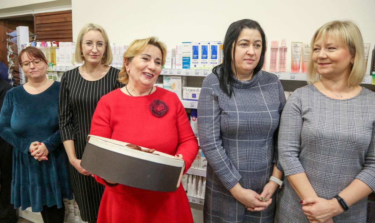 Sasnavos ambulatorijos direktorė Virginija Bulotienė džiaugėsi sėkmingai gyvuojančia vaistine. 