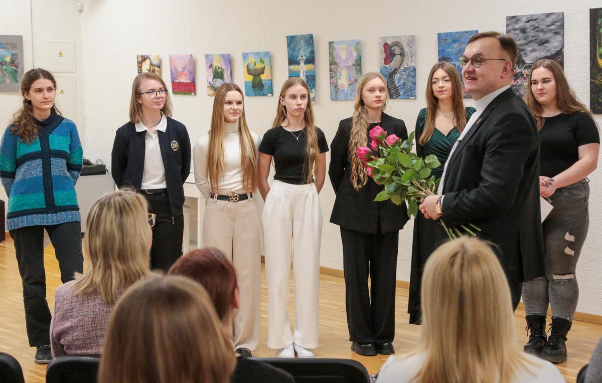 Visiems parodos autoriams klebonas Remigijus Maceina linkėjo ieškoti ir siekti brandos.