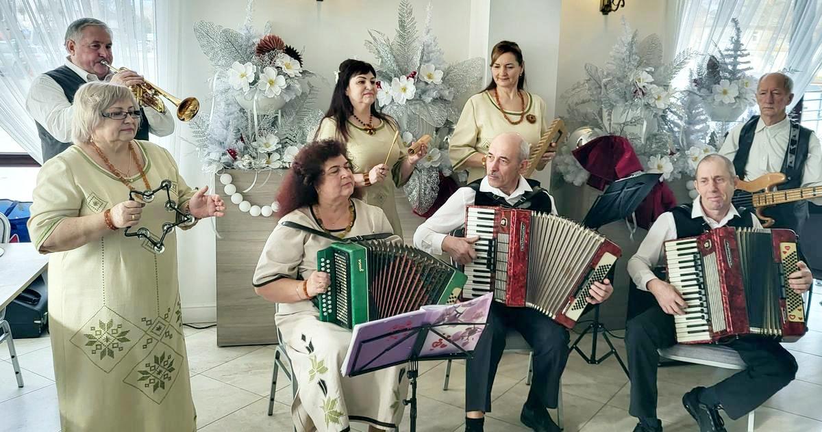 Kapela „Jungvala“ svečius pasitiko nuotaikingomis melodijomis.