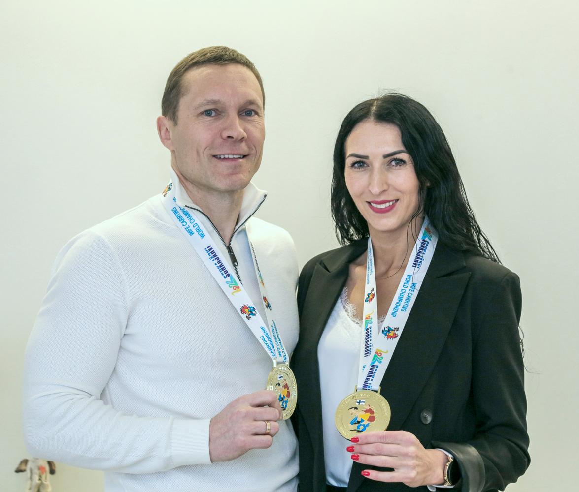 Pernai Suomijoje laimėti pasaulio žmonų nešimo čempionato nugalėtojų medaliai yra brangiausi, nes iškovoti atsirevanšavus prieš suomius.