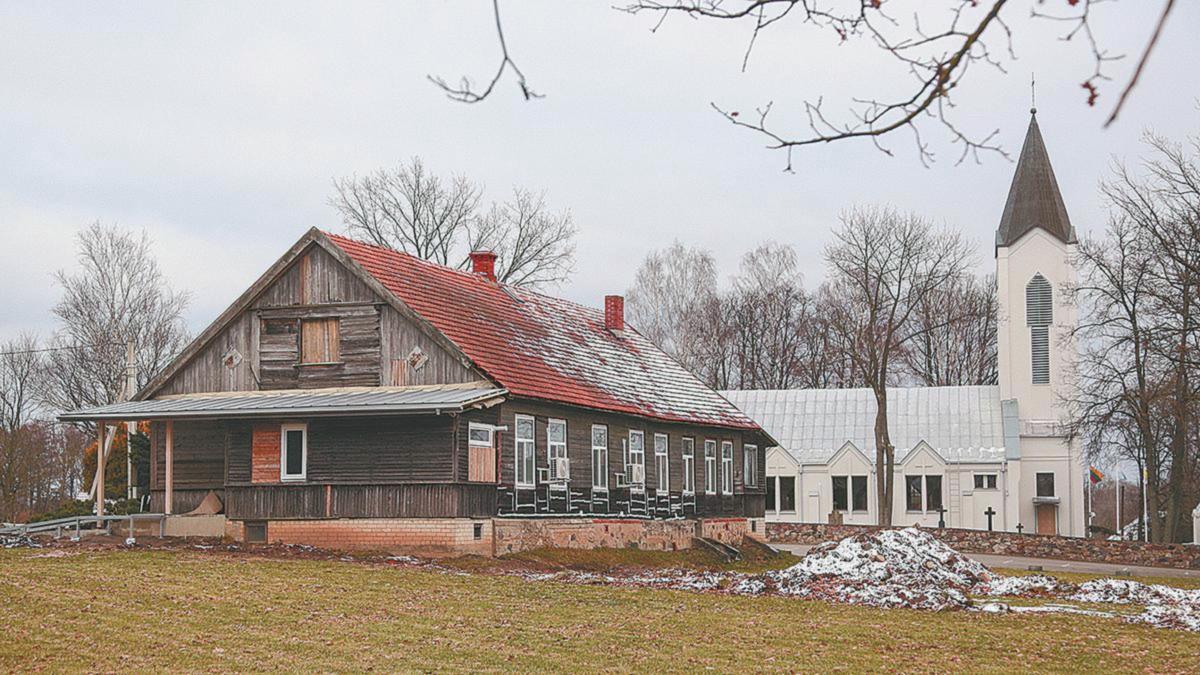 Planuose – atnaujinti ir klebonijos pastato išorę.