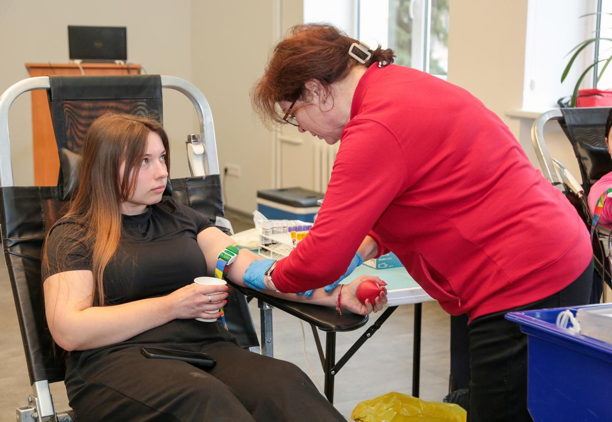 Sūduvos akademijos darbuotoja Domantė Volteraitytė taip pat pasiryžo paaukoti kraujo.