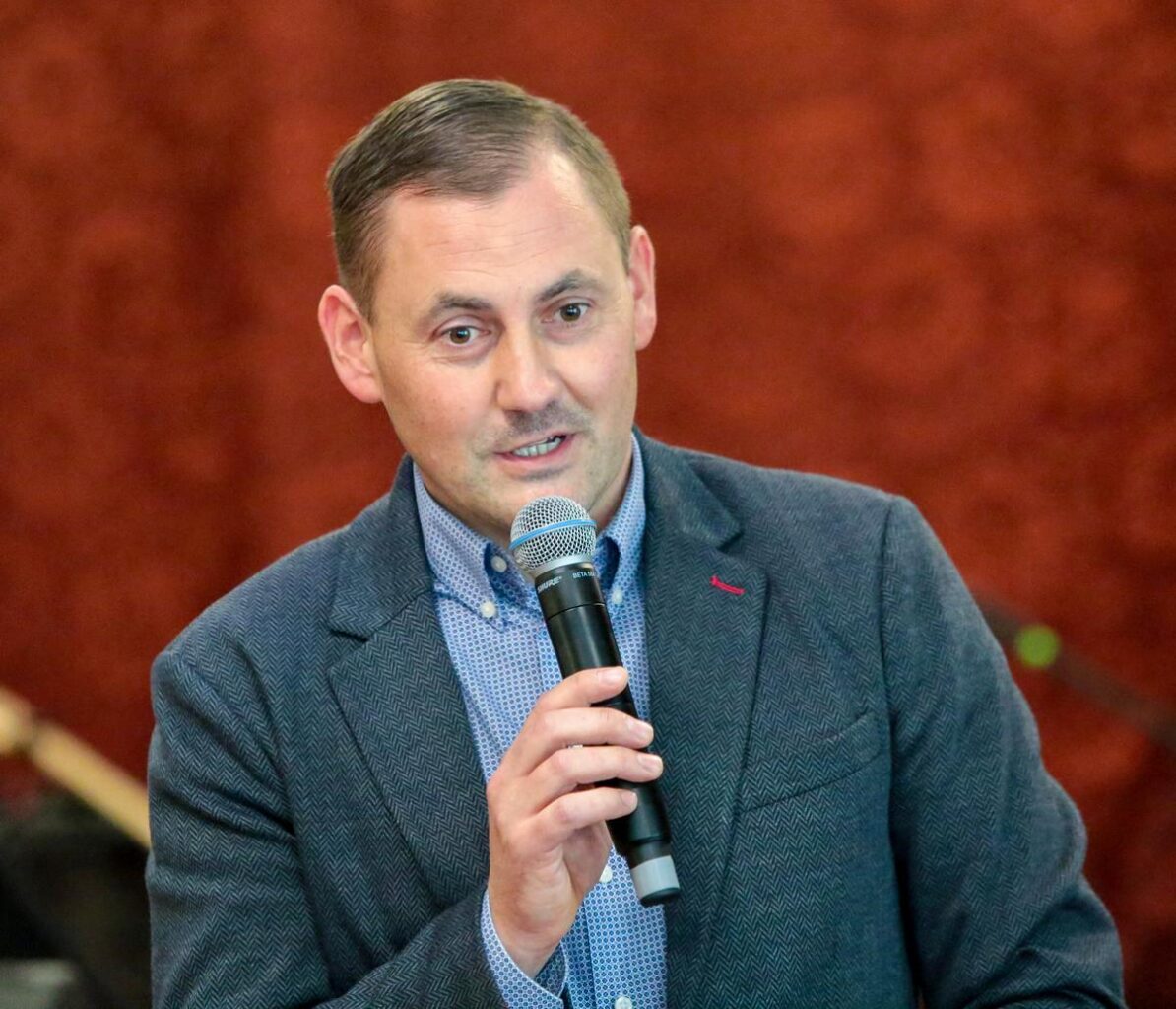 Anot Kalvarijos savivaldybės Žemės ūkio ir melioracijos skyriaus vedėjo Dariaus Kuprelevičiaus, žemės nuomos ir pardavimo kainą lemia sklypo dydis, našumo balas ir vieta, todėl Sangrūdoje ir Jungėnuose kainos gali skirtis net du kartus.