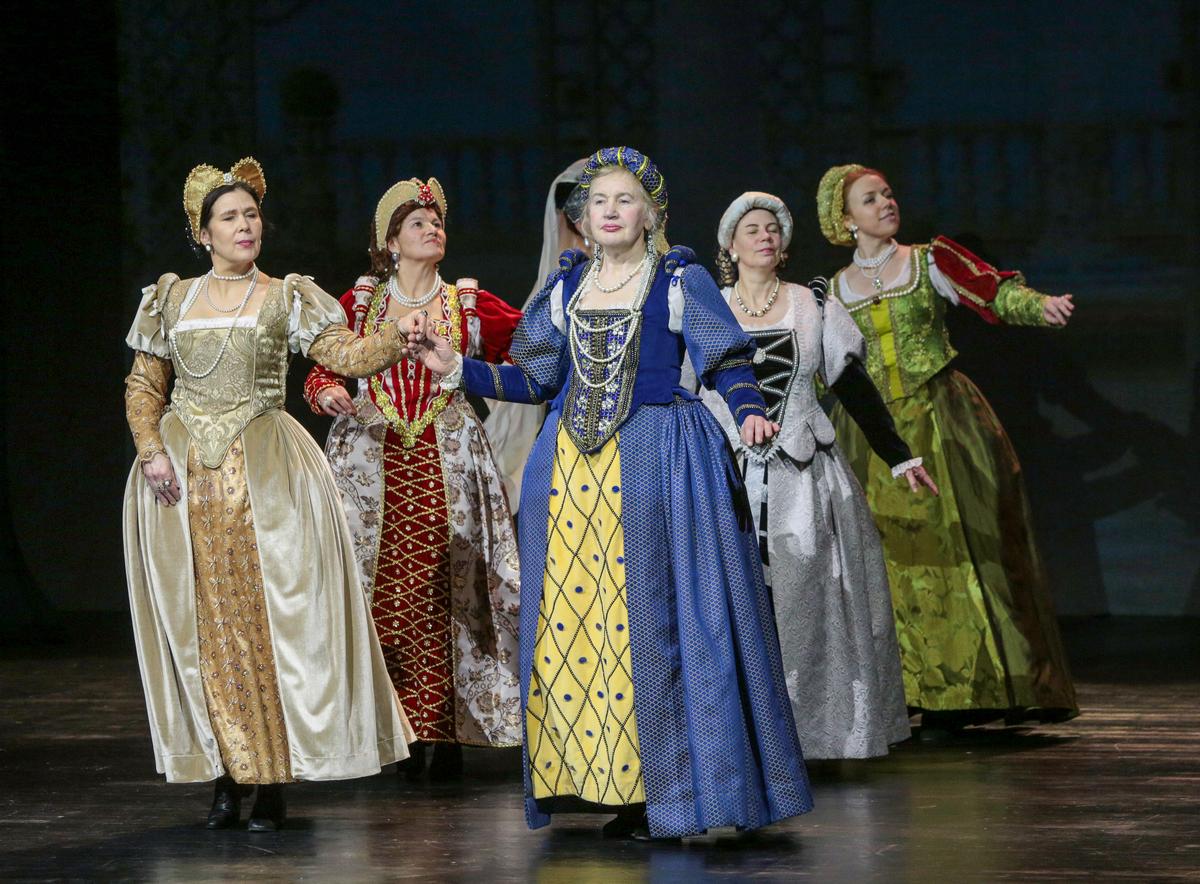 Solidūs svečiai iš Veliuonos.        