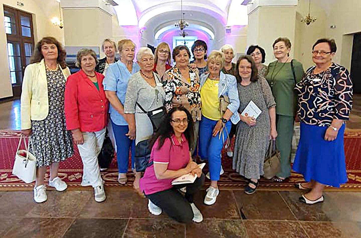 „Sidabrinės linijos“ savanorės, Marijampolės TAU studentės, dažnai susitinka pasidalinti patirtimi.