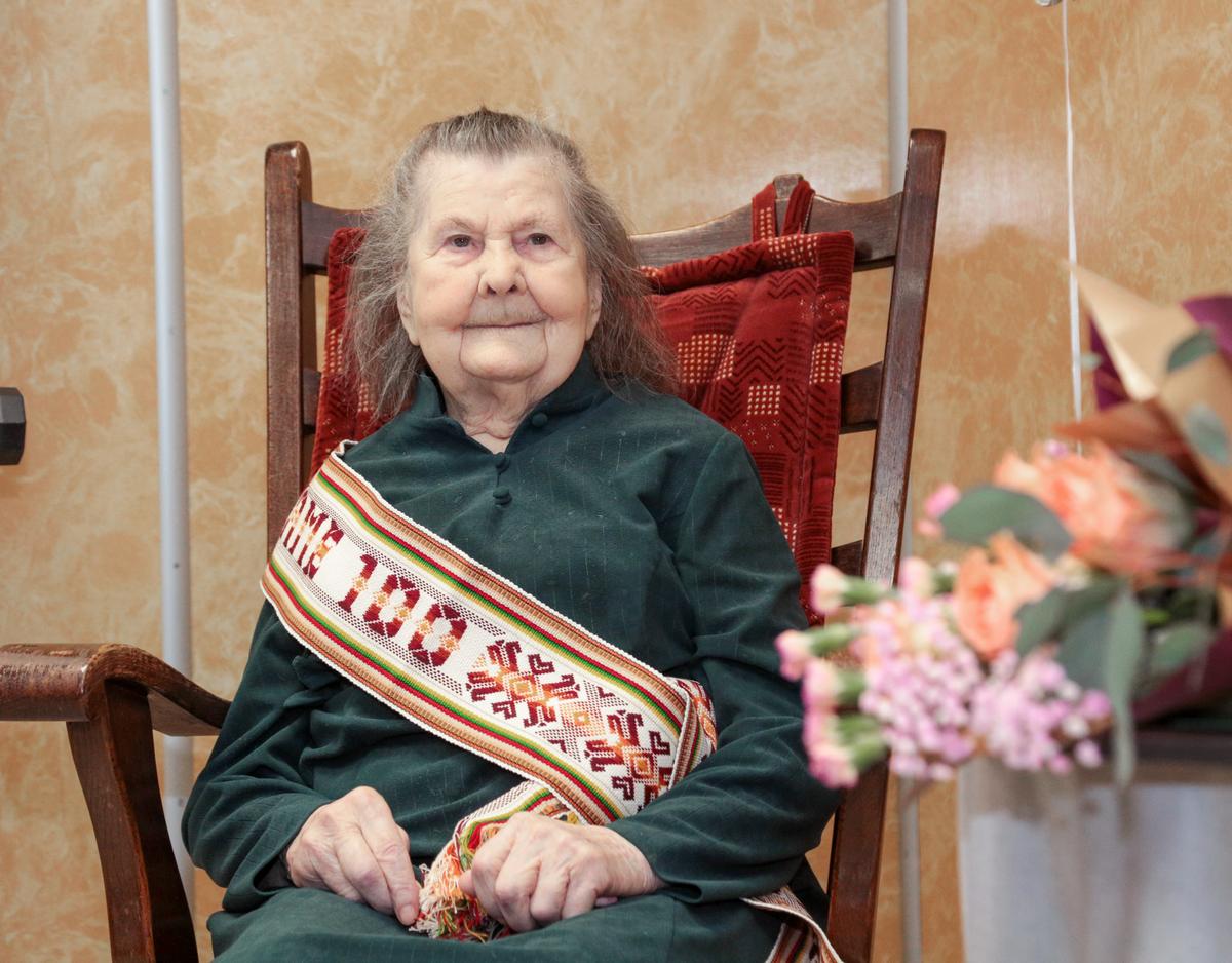 Pasitikdama savo gyvenimo šimtmetį Albina Vyšniauskienė mintinai deklamuoja ilgiausius eilėraščius, išmoktus dar vaikystėje.