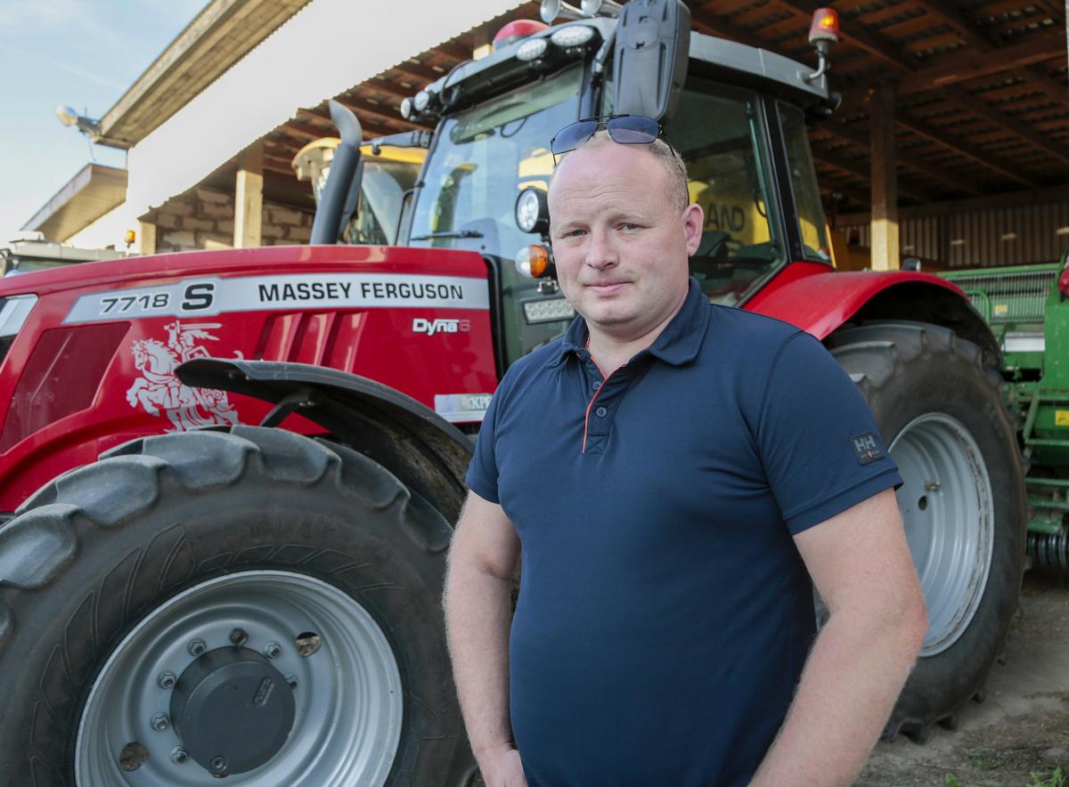  Ūkininkas Mindaugas Vaišnys 60 proc. dirbamų plotų nuomoja. Mokėti 180–220 Eur už hektarą nuomojamos ir 6–7 tūkst. už įsigyjamos žemės ūkininkas sako, kad normalu.