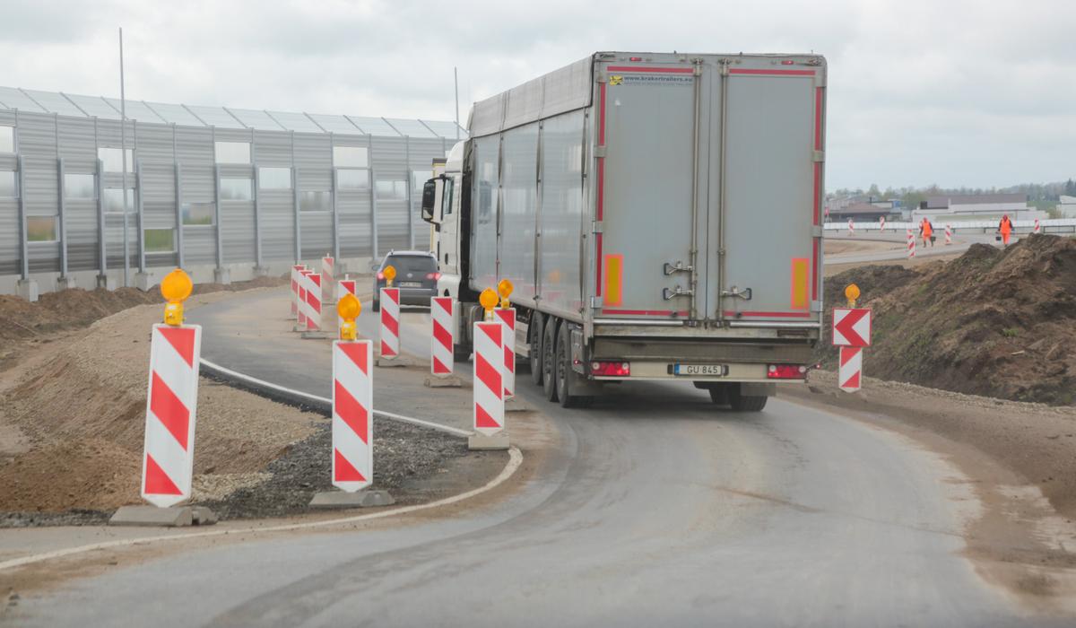 Statant magistralę žuvo net keturi eismo dalyviai.